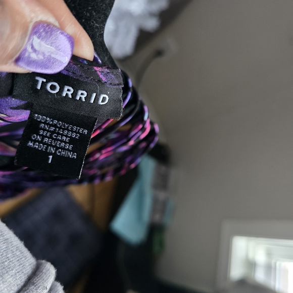 Torrid Multicolor Leaf Pattern Tank Top - Picture 4 of 4